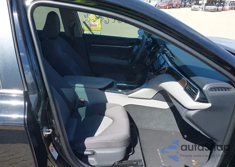 2018 Toyota Camry L из США, поврежденный, VIN 4T1B11HK7JU067069